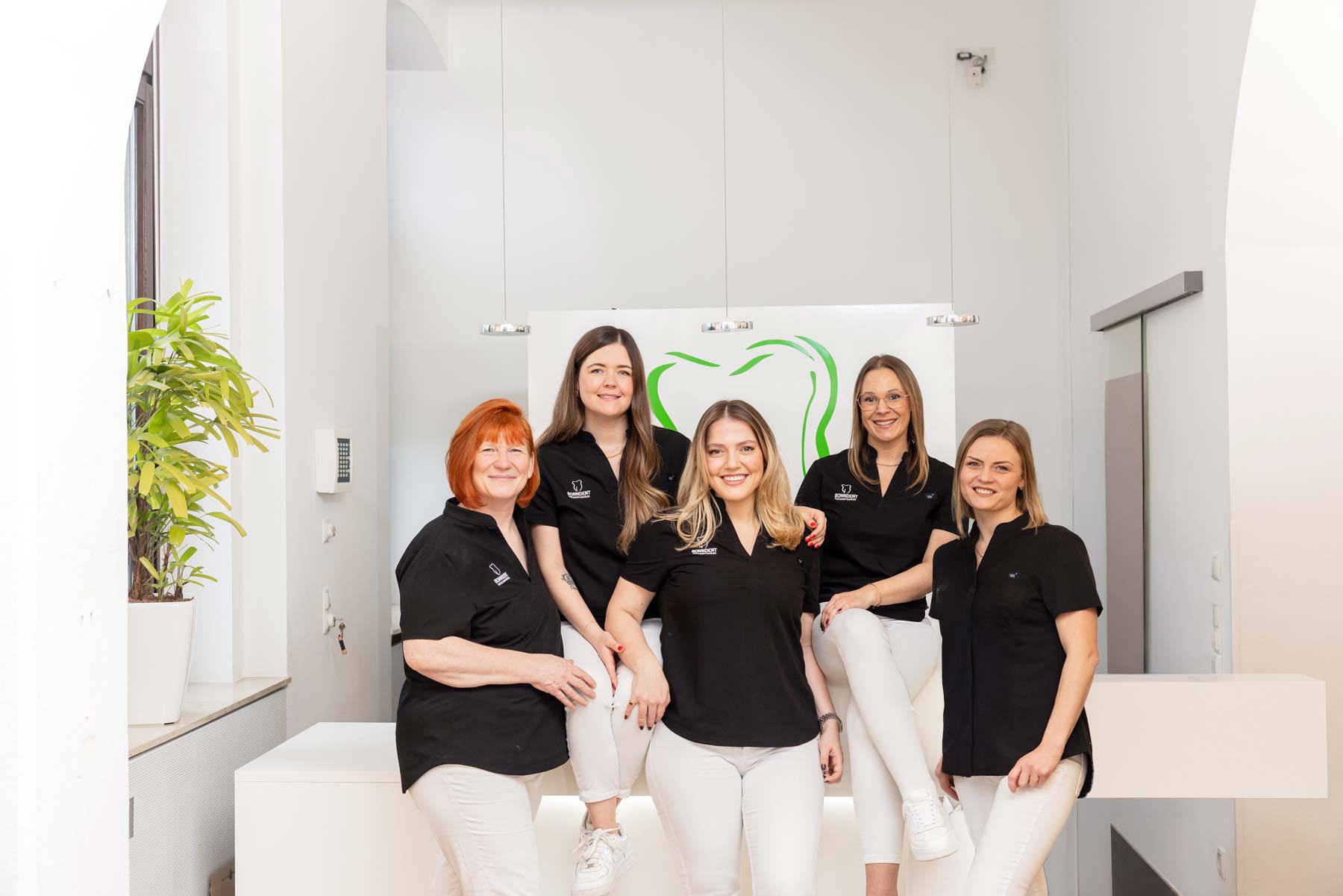 kieferorthopaedin-bonn-groene-team-behandlungsassistenz